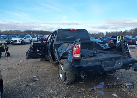 2017 Ram 1500 Express 4X4 6'4 Box из США, поврежденный, VIN 1C6RR7FT6HS728923